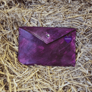 Pochette cuir peint violet
