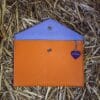 pochette-en-cuir-passeport-porte-documents-orange-parme